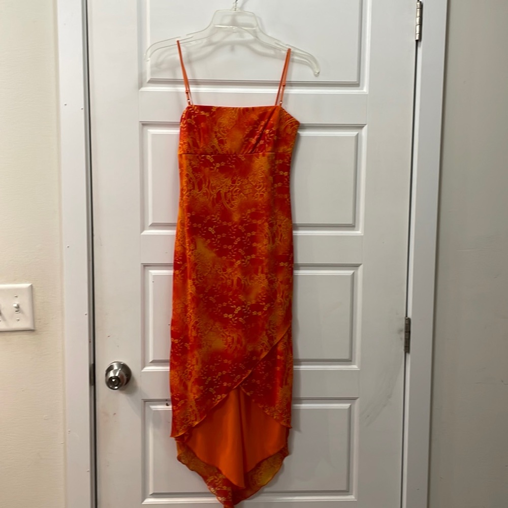 Orange and red flower and vine pattern. Size small.